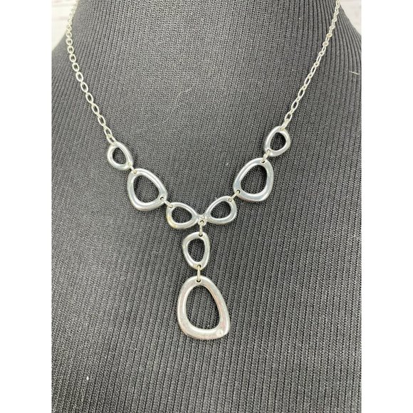 SAQ Silver Tone Plated Hammered Hallow‎ Oval Drop Necklace - Picture 4 of 7